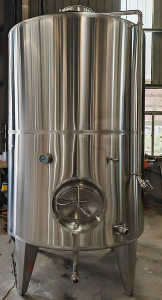 Insulated wine fermatation tank
